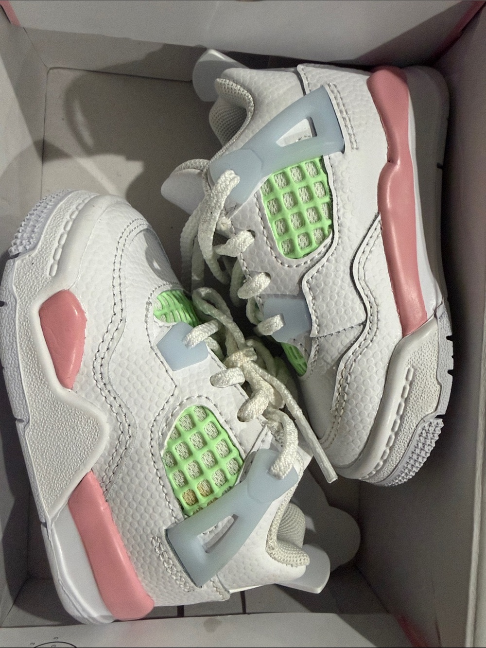 Jordan retro 4 Valentine Day shoe